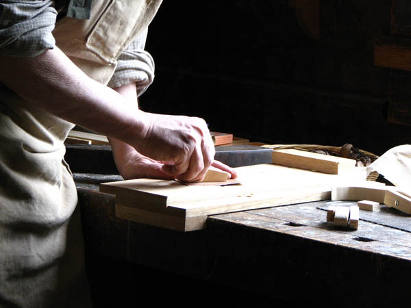 Ofrecemos un servicio de <strong>carpintería  de madera y ebanistería en Redován</strong> adaptado a las necesidades del <strong>cliente</strong>.